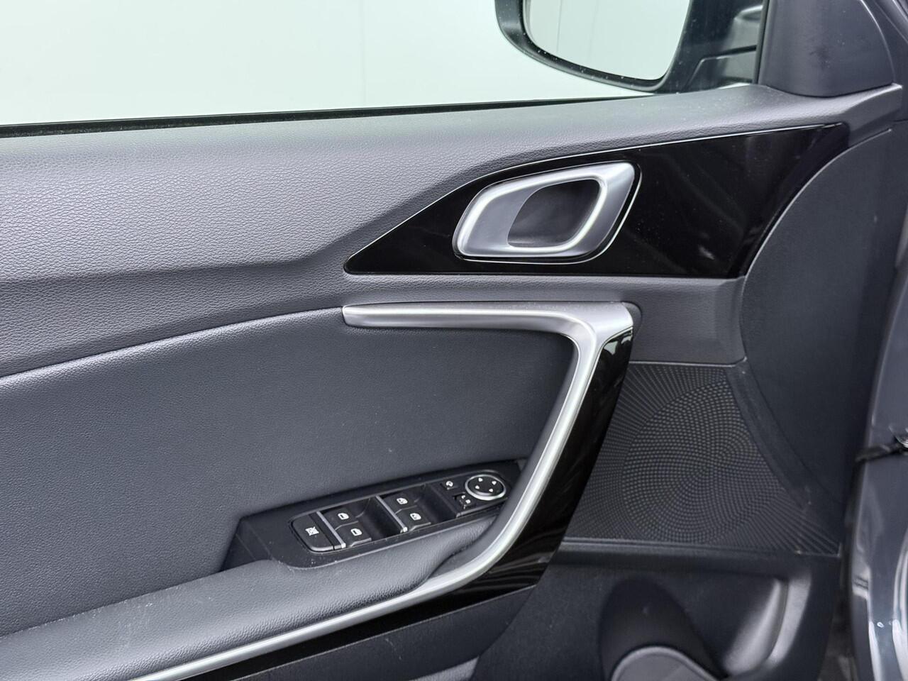 KIA CEE D Ceed Sportswagon 1.5 T-GDi GT-Line Navigatie | Pano Dak | LMV | Stoelverwarming |