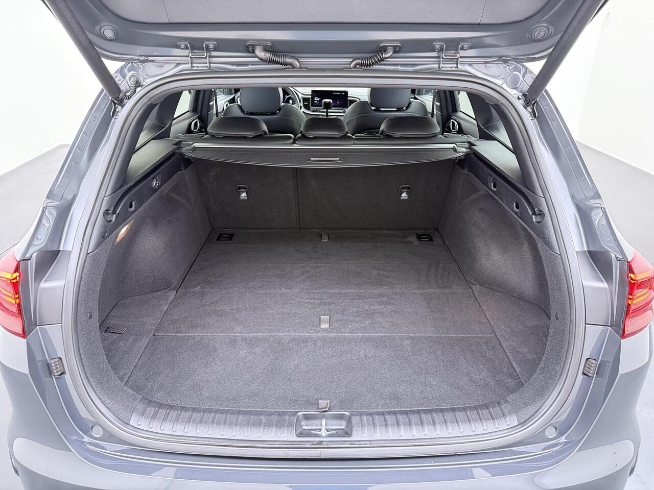 KIA CEE D Ceed Sportswagon 1.5 T-GDi GT-Line Navigatie | Pano Dak | LMV | Stoelverwarming |