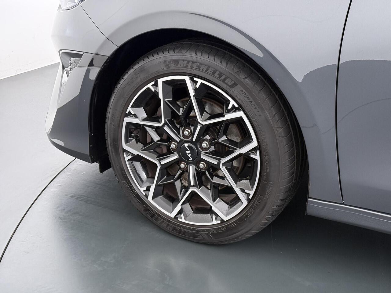 KIA CEE D Ceed Sportswagon 1.5 T-GDi GT-Line Navigatie | Pano Dak | LMV | Stoelverwarming |