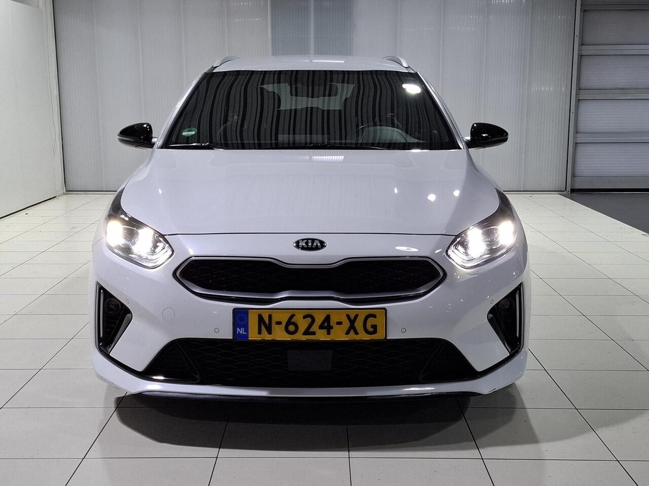 KIA CEE D Ceed Sportswagon 1.5 T-GDi MHEV GT-Line Edition AUTOMAAT, Stoel en Stuur verwarming, Apple Carplay/Android Auto, Navigatie, Camera.
