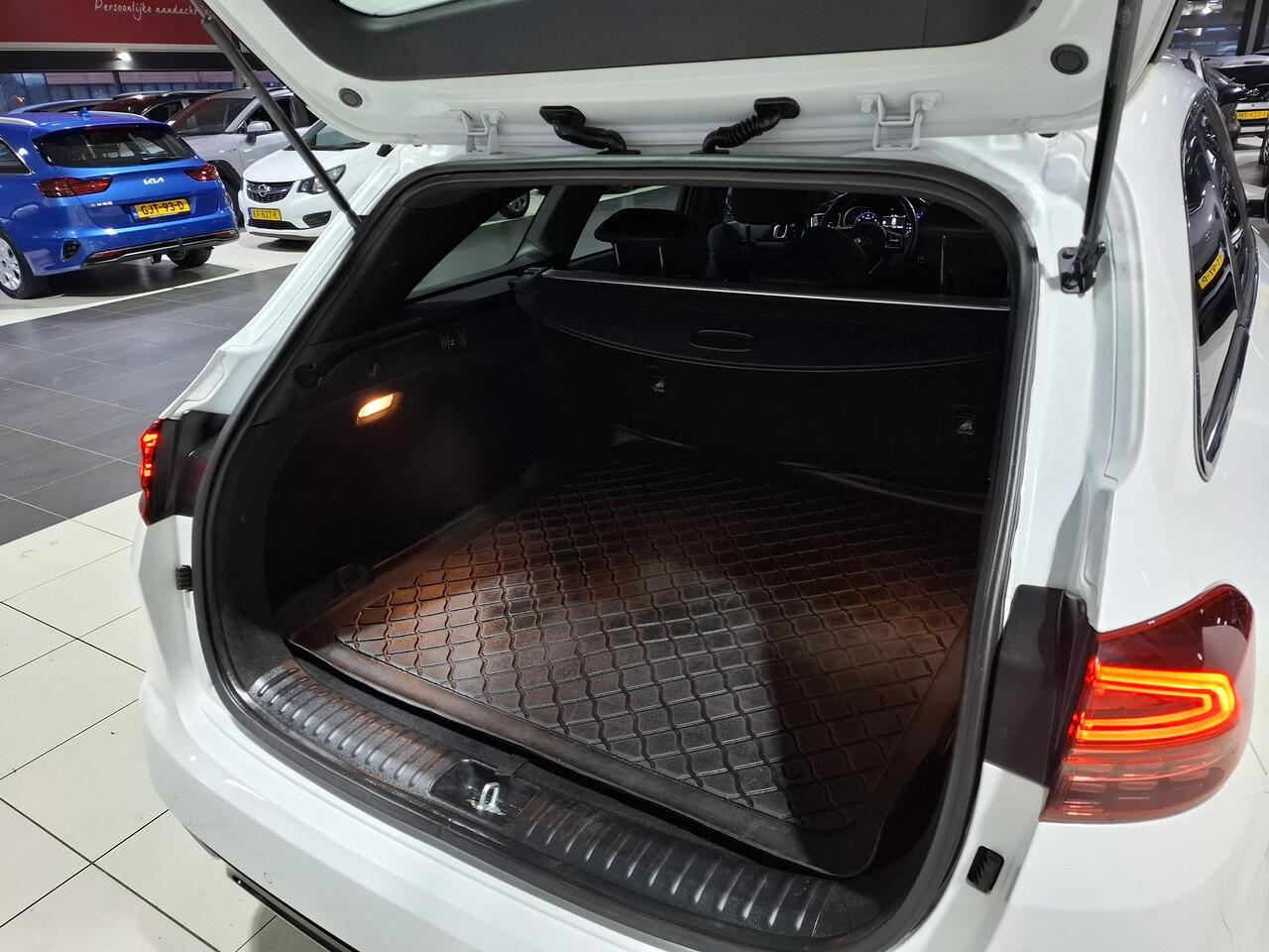 KIA CEE D Ceed Sportswagon 1.5 T-GDi MHEV GT-Line Edition AUTOMAAT, Stoel en Stuur verwarming, Apple Carplay/Android Auto, Navigatie, Camera.
