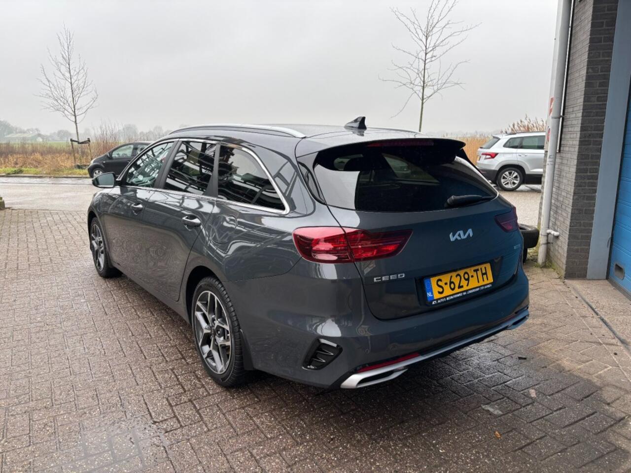 KIA CEE D 1.6 GDI PHEV DYN+L.