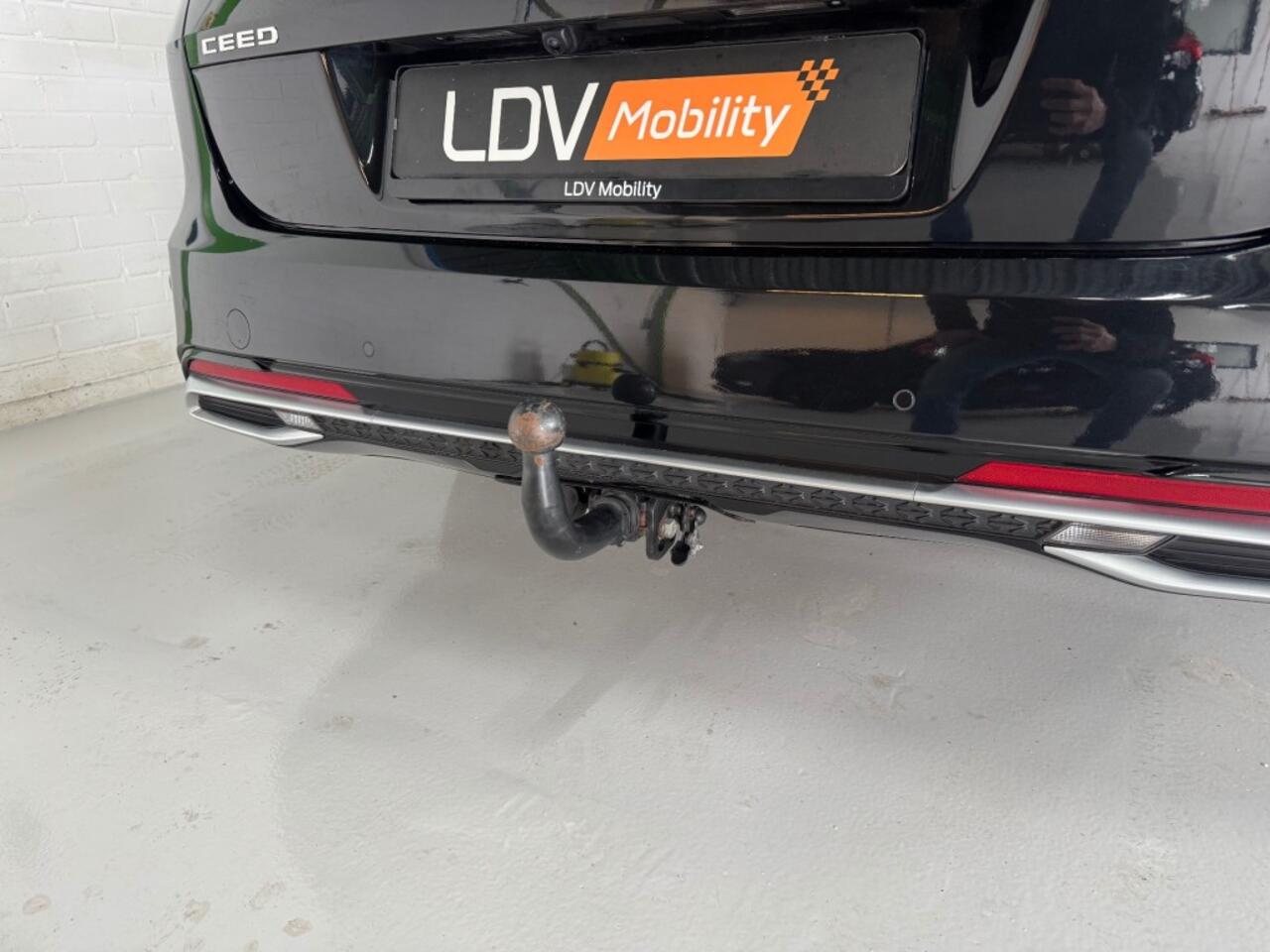 KIA CEE D Sportswagon 1.6 GDI PHEV DynamicLine / 30.538 KM / Afneembare trekhaak / Apple Carplay / Android Auto.