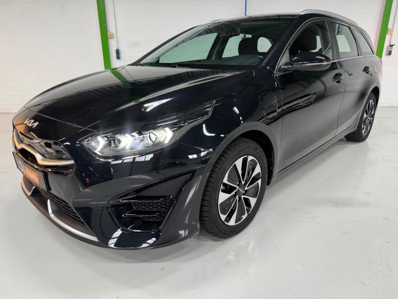 KIA CEE D Sportswagon 1.6 GDI PHEV DynamicLine / 30.538 KM / Afneembare trekhaak / Apple Carplay / Android Auto.