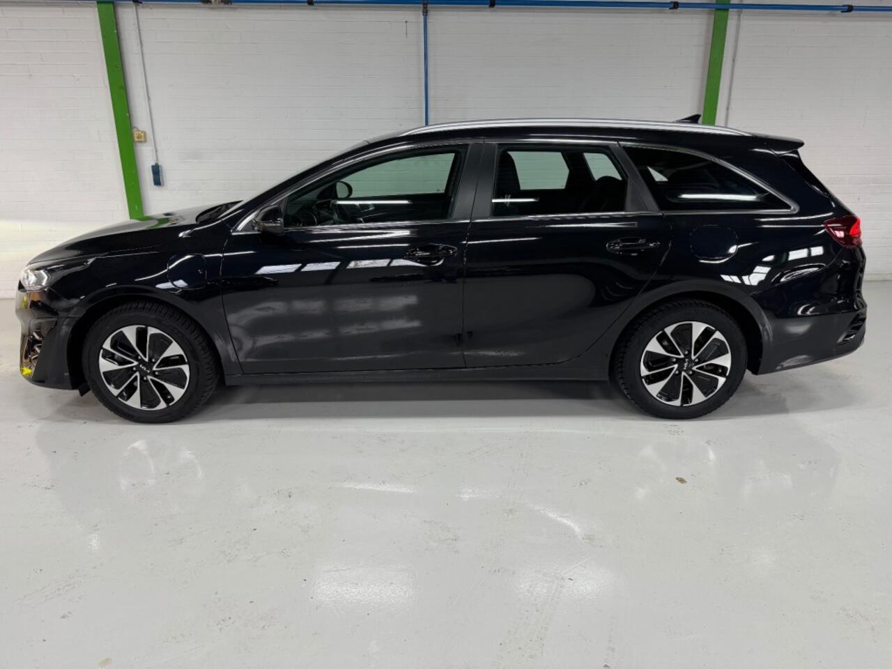 KIA CEE D Sportswagon 1.6 GDI PHEV DynamicLine / 30.538 KM / Afneembare trekhaak / Apple Carplay / Android Auto.