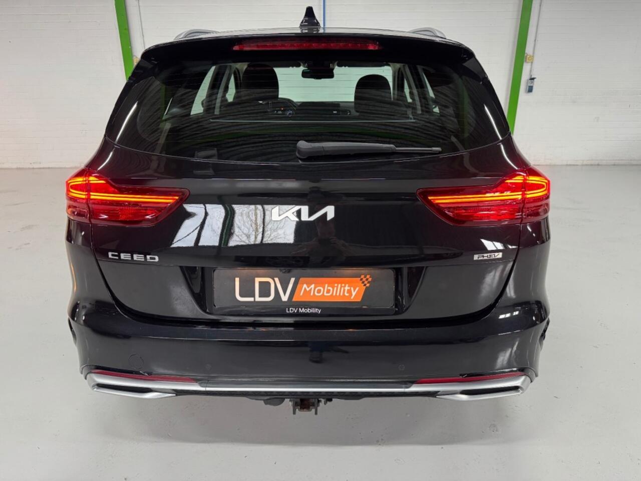 KIA CEE D Sportswagon 1.6 GDI PHEV DynamicLine / 30.538 KM / Afneembare trekhaak / Apple Carplay / Android Auto.