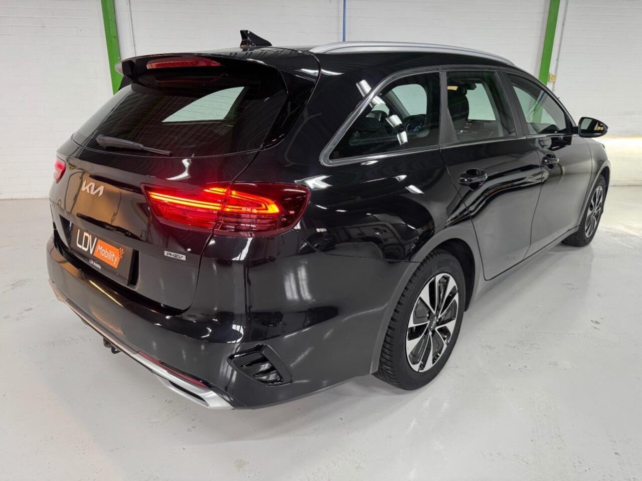 KIA CEE D Sportswagon 1.6 GDI PHEV DynamicLine / 30.538 KM / Afneembare trekhaak / Apple Carplay / Android Auto.