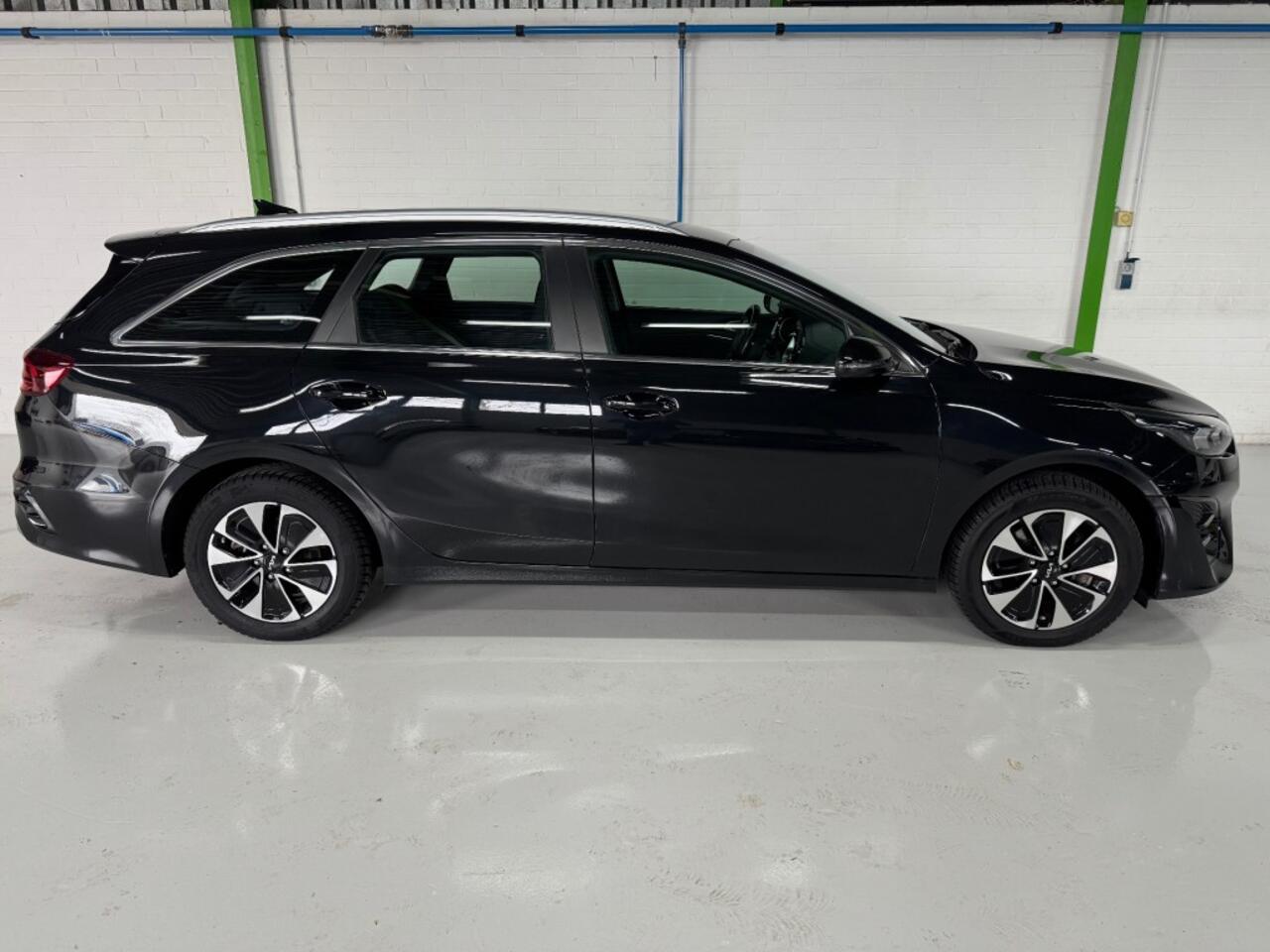 KIA CEE D Sportswagon 1.6 GDI PHEV DynamicLine / 30.538 KM / Afneembare trekhaak / Apple Carplay / Android Auto.