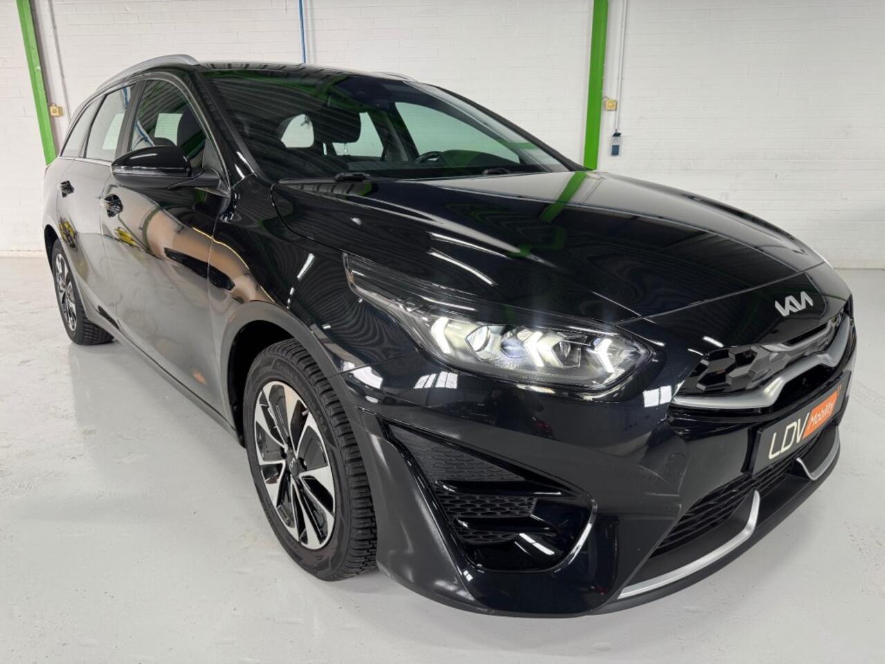 KIA CEE D Sportswagon 1.6 GDI PHEV DynamicLine / 30.538 KM / Afneembare trekhaak / Apple Carplay / Android Auto.