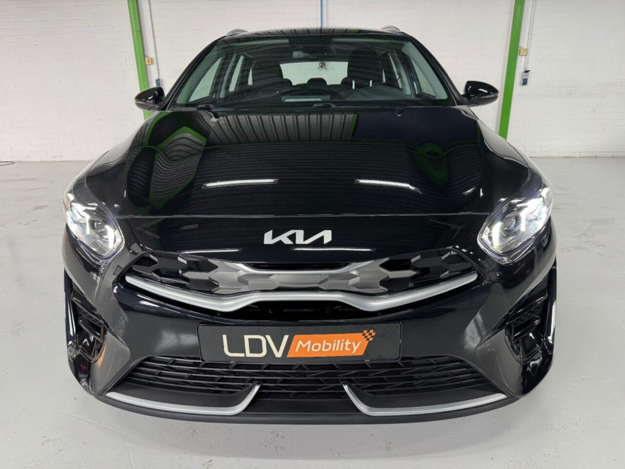 KIA CEE D Sportswagon 1.6 GDI PHEV DynamicLine / 30.538 KM / Afneembare trekhaak / Apple Carplay / Android Auto.