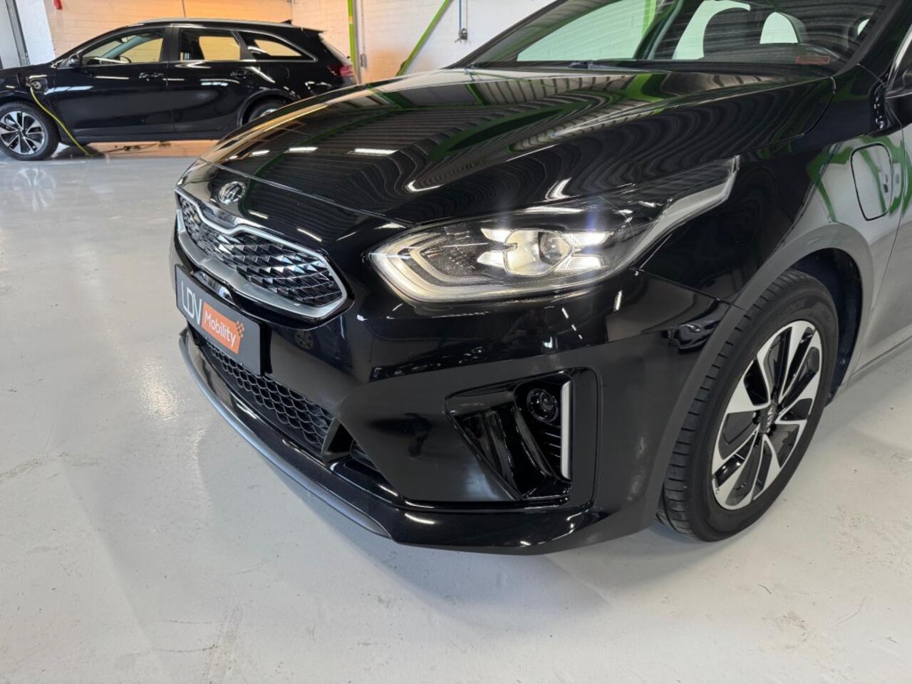 KIA CEE D Sportswagon 1.6 GDI PHEV DynamicLine / Afneembare trekhaak/ Achteruitrijcamera / LED Koplampen / Apple Carplay / Android Auto.