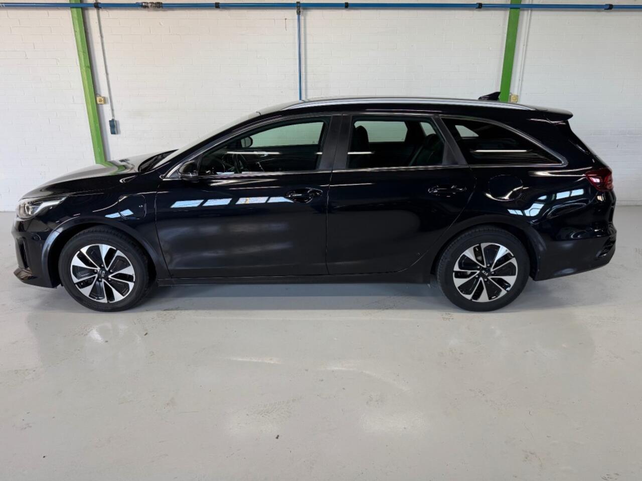 KIA CEE D Sportswagon 1.6 GDI PHEV DynamicLine / Afneembare trekhaak/ Achteruitrijcamera / LED Koplampen / Apple Carplay / Android Auto.