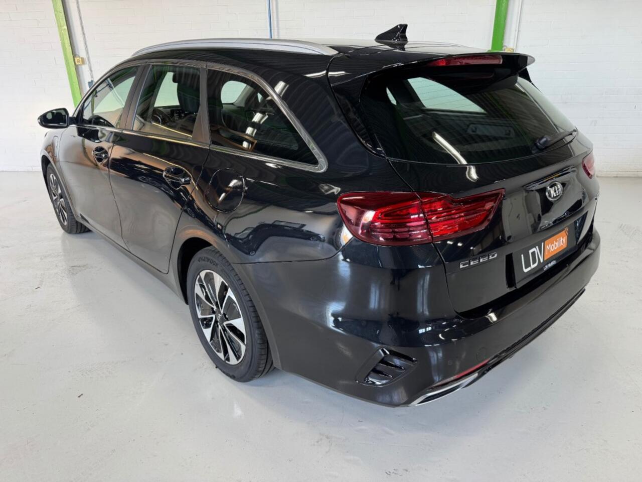 KIA CEE D Sportswagon 1.6 GDI PHEV DynamicLine / Afneembare trekhaak/ Achteruitrijcamera / LED Koplampen / Apple Carplay / Android Auto.