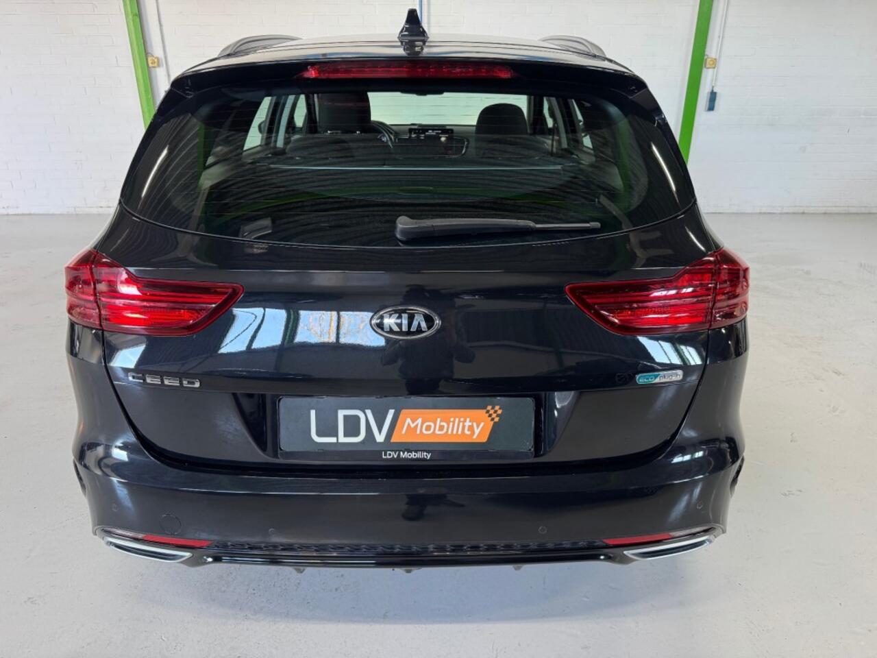 KIA CEE D Sportswagon 1.6 GDI PHEV DynamicLine / Afneembare trekhaak/ Achteruitrijcamera / LED Koplampen / Apple Carplay / Android Auto.