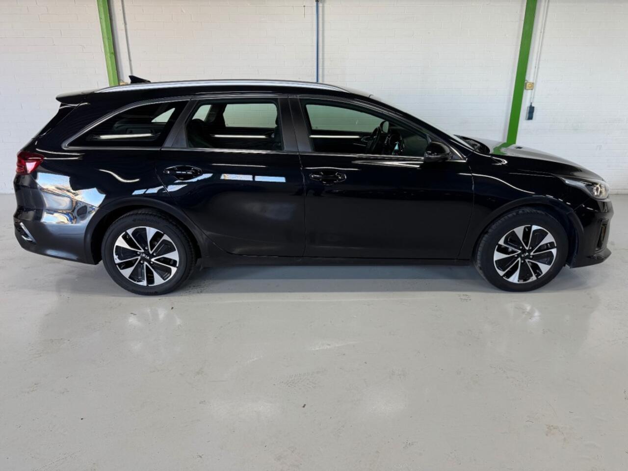 KIA CEE D Sportswagon 1.6 GDI PHEV DynamicLine / Afneembare trekhaak/ Achteruitrijcamera / LED Koplampen / Apple Carplay / Android Auto.