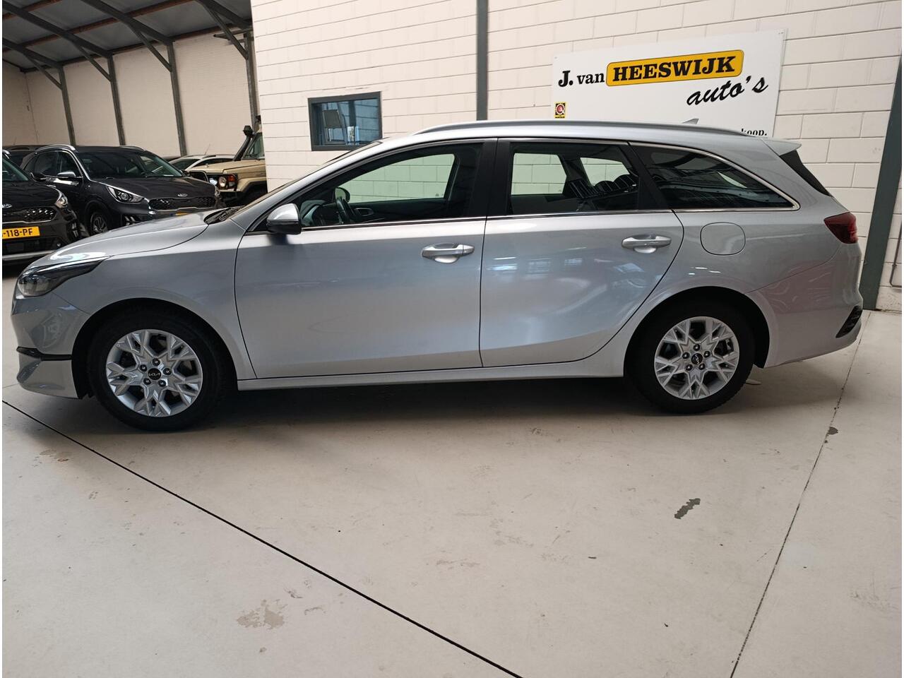 KIA CEE D Ceed Sportswagon 1.0 T-GDi DynamicLine Airco (automatisch) | Lmv | Pdc | Navi | Cv op afstand
