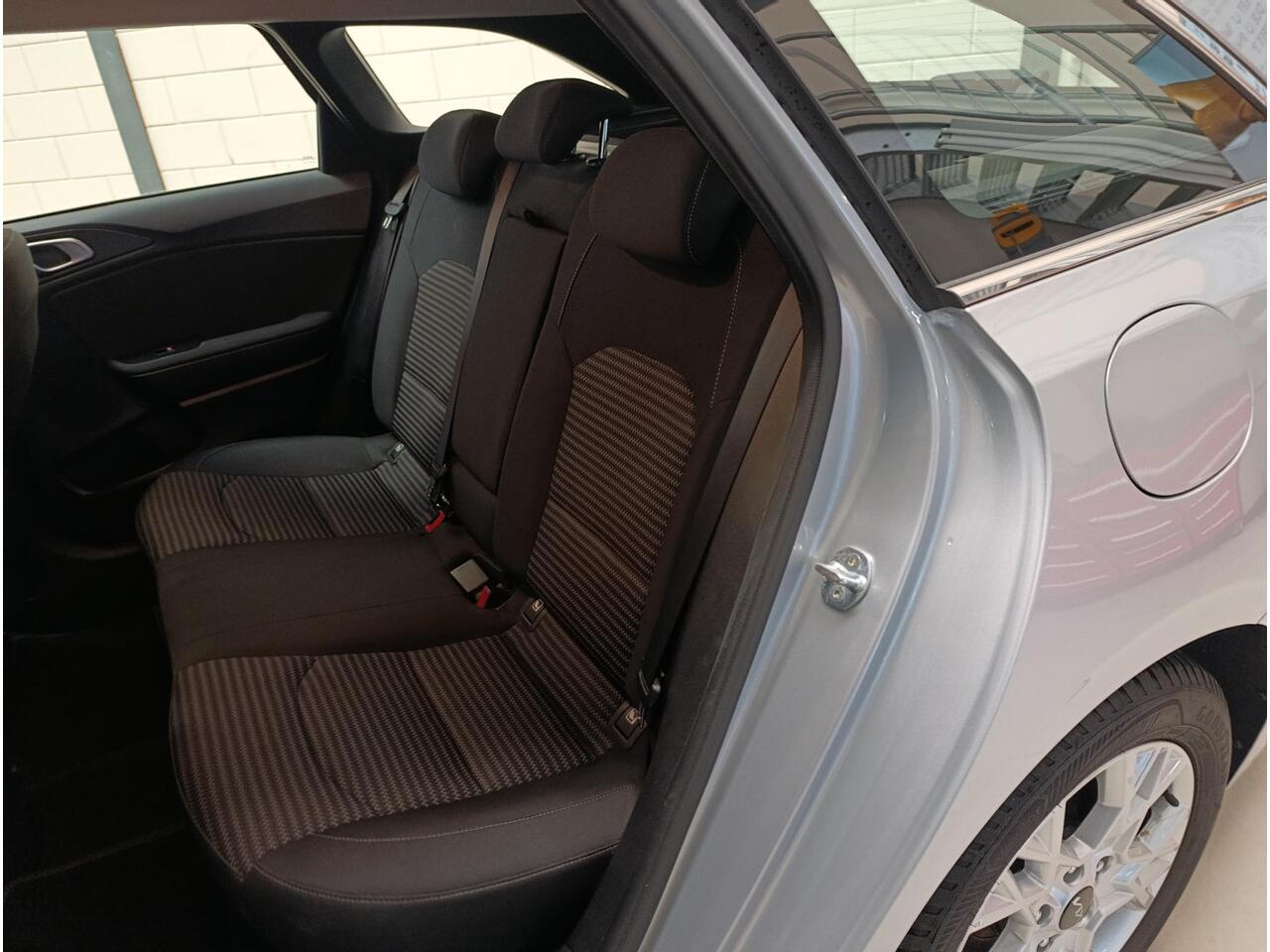 KIA CEE D Ceed Sportswagon 1.0 T-GDi DynamicLine Airco (automatisch) | Lmv | Pdc | Navi | Cv op afstand