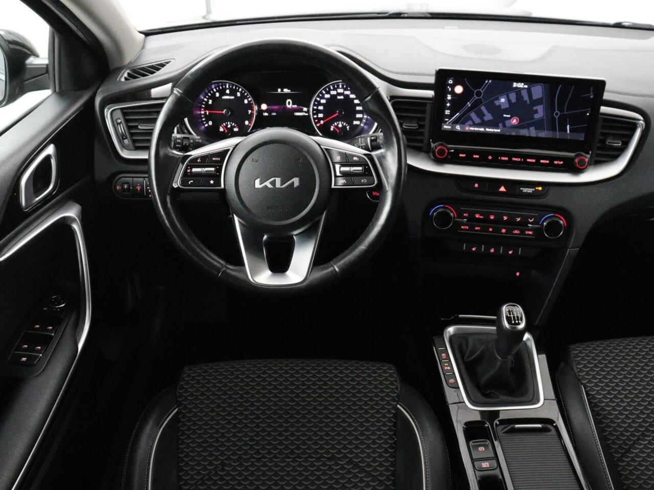 KIA CEE D Ceed 1.0 T-GDi DynamicPlusLine | Stoel & stuurverwarming | Trekhaak | Adaptive cruise | Camera | Carplay | Half leder | Keyless | Full LED | Navigatie
