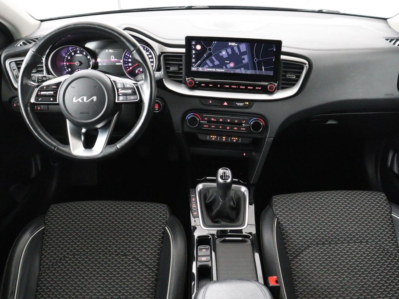 KIA CEE D Ceed 1.0 T-GDi DynamicPlusLine | Stoel & stuurverwarming | Trekhaak | Adaptive cruise | Camera | Carplay | Half leder | Keyless | Full LED | Navigatie