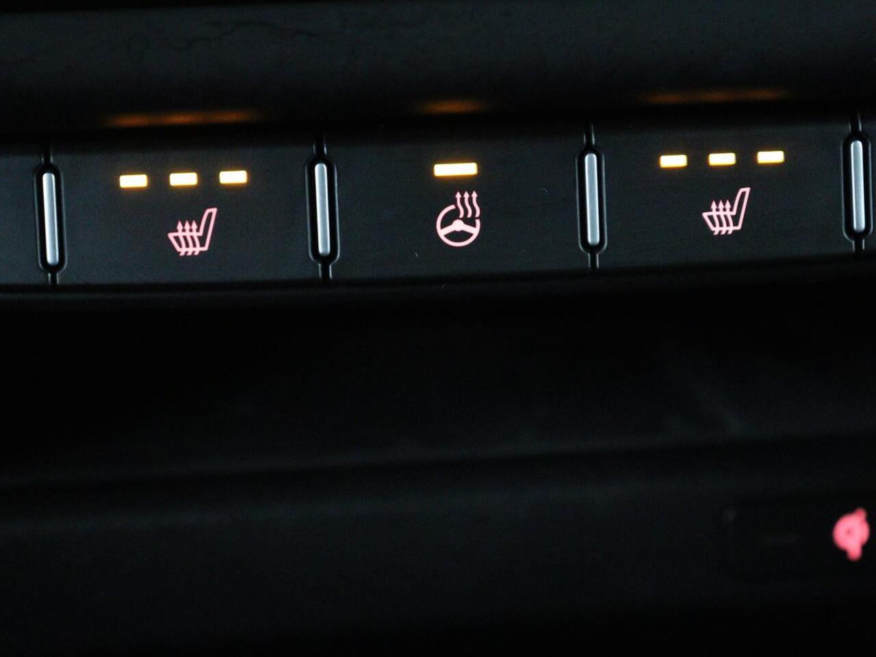KIA CEE D Ceed 1.0 T-GDi DynamicPlusLine | Stoel & stuurverwarming | Trekhaak | Adaptive cruise | Camera | Carplay | Half leder | Keyless | Full LED | Navigatie