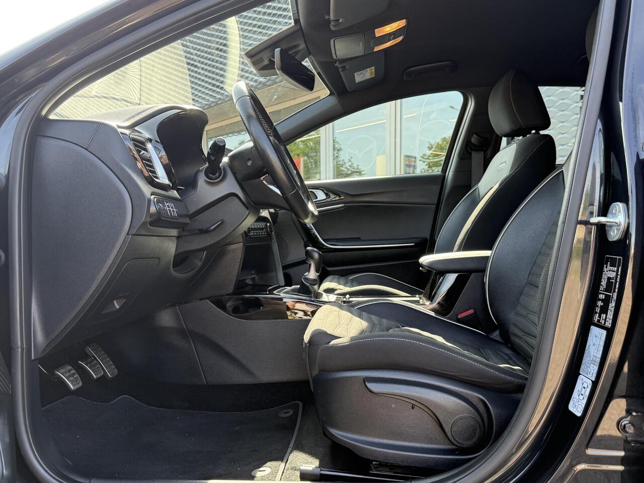 KIA CEE D Ceed 1.5 T-GDi GT-Line | ACHTERUITRIJCAMERA | NAVIGATIE SYSTEEM | CLIMATE CONTROL | AFNEEMBARE TREKHAAK |