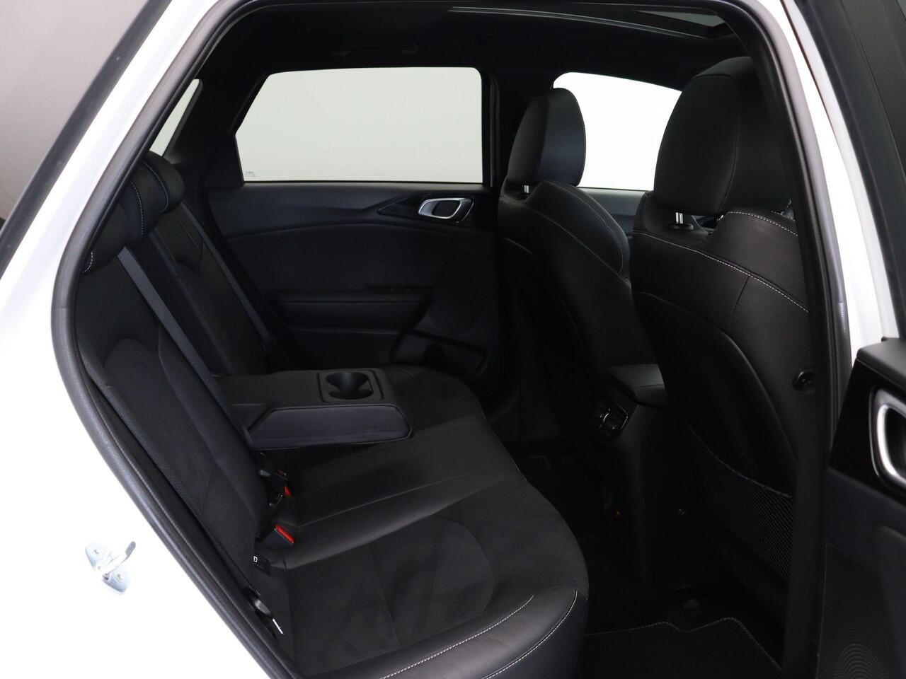 KIA CEE D Ceed Sportswagon 1.5 T-GDi GT-PlusLine | Panoramadak | Stoel en Stuurverwarming | JBL Audio |