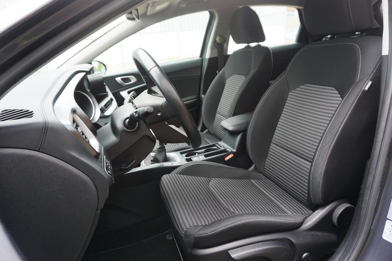 KIA CEE D Ceed 1.0 T-GDi 120PK DynamicLine/Geen Importauto/ All-Seasonbanden.