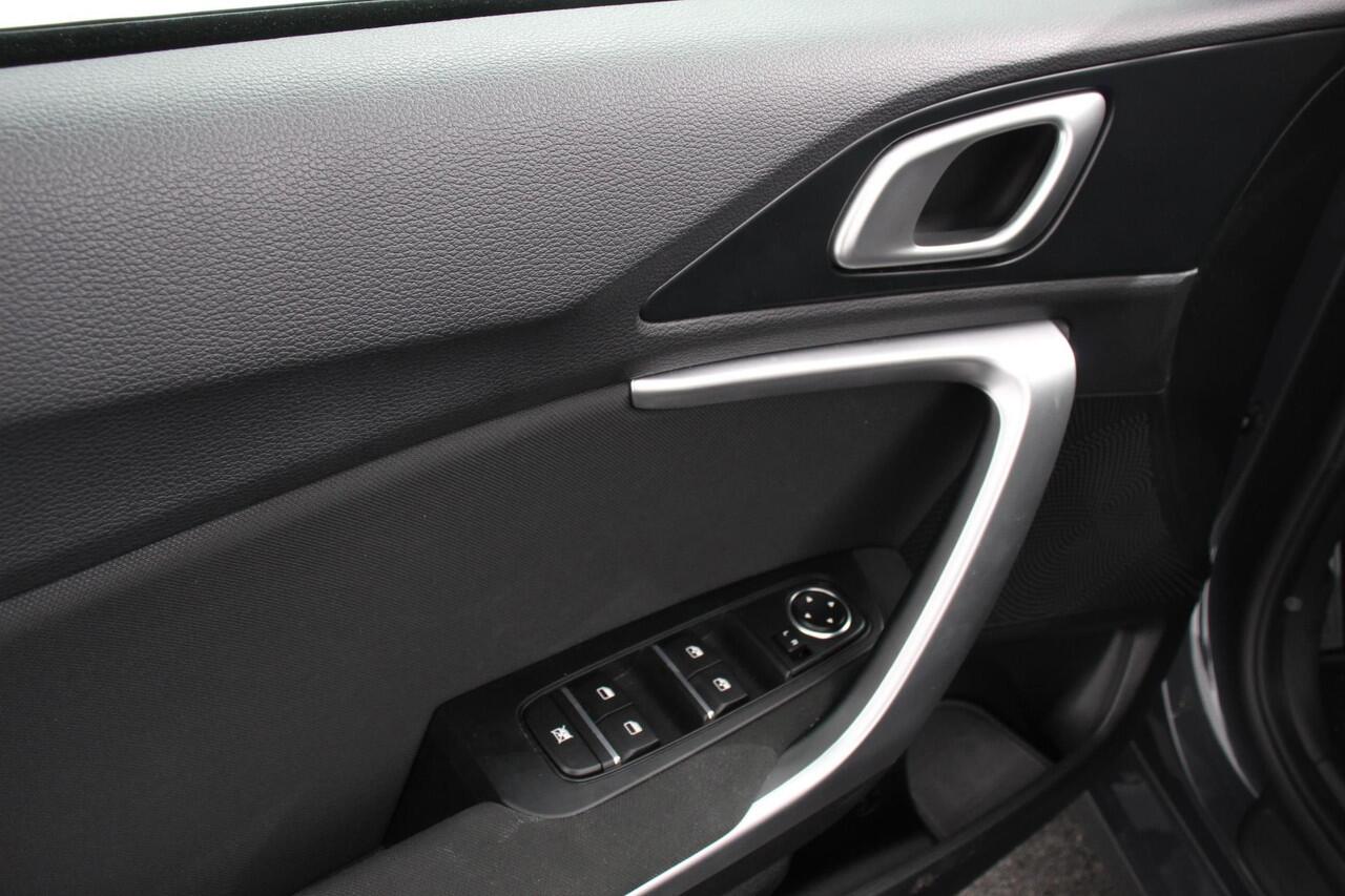 KIA CEE D Ceed 1.0 T-GDi Comfort Navigatie Apple Carplay/ Android Auto Camera DAB Airco Stoelverwarming Cruise Control