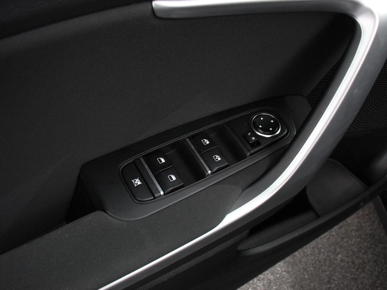 KIA CEE D Ceed 1.0 T-GDi Comfort Navigatie Apple Carplay/ Android Auto Camera DAB Airco Stoelverwarming Cruise Control