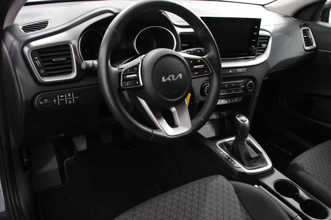 KIA CEE D Ceed 1.0 T-GDi Comfort Navigatie Apple Carplay/ Android Auto Camera DAB Airco Stoelverwarming Cruise Control