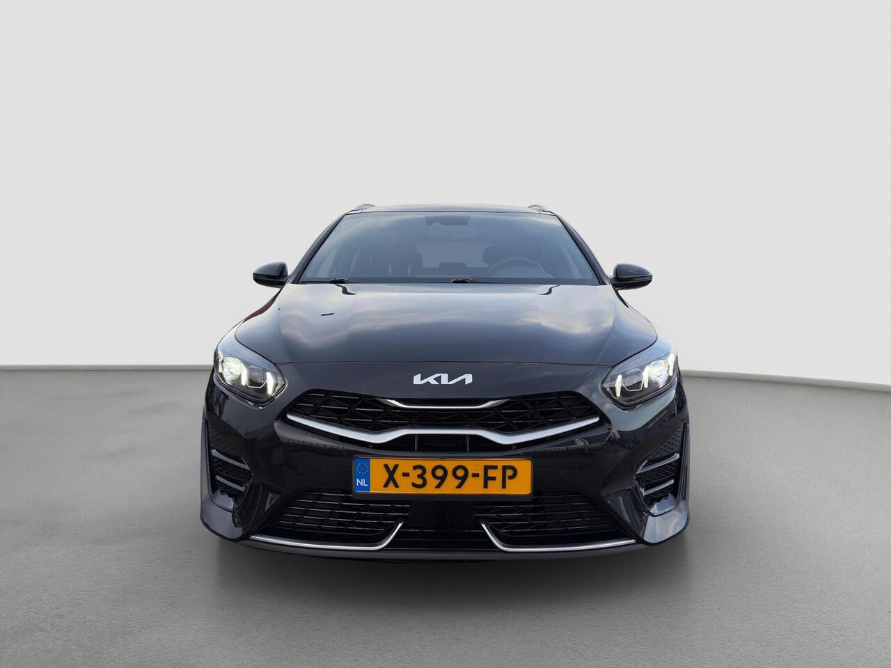 KIA CEE D Ceed Sportswagon 1.5 T-GDi GT-PlusLine Automaat | Panoramadak | Leder/Alcantara | Camera | Navi | Stuur-/Stoelverwarming | 18" Velgen | Clima | Key-Less | PDC | Cruise | LED |