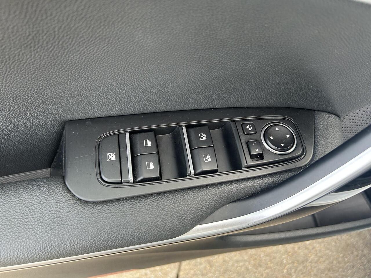 KIA CEE D Ceed Sportswagon 1.5 T-GDi DynamicPlusLine 6-Versn. Trekhaak / Achteruitrijcamera / Keyless / Stoel- stuurverwarming / Parkeersensoren / Navigatie / Apple CarPlay/Android Auto