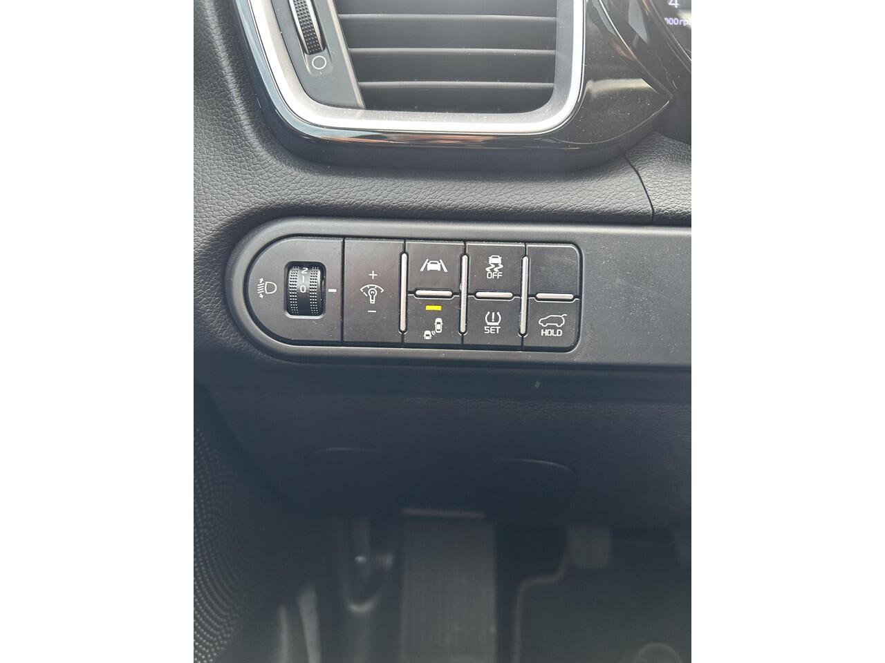 KIA CEE D Ceed Sportswagon 1.5 T-GDi DynamicPlusLine 6-Versn. Trekhaak / Achteruitrijcamera / Keyless / Stoel- stuurverwarming / Parkeersensoren / Navigatie / Apple CarPlay/Android Auto