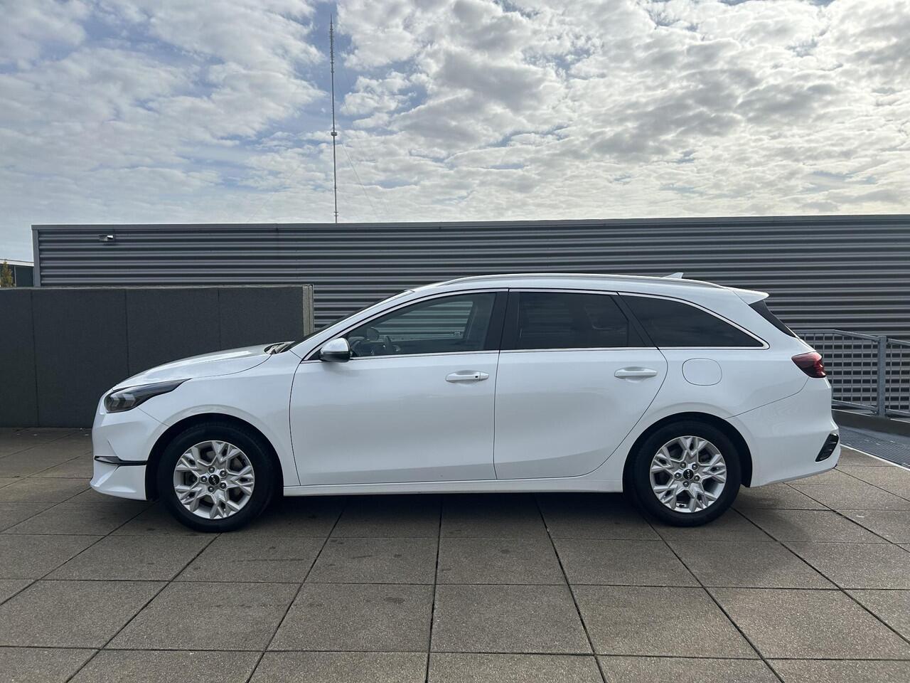 KIA CEE D Ceed Sportswagon 1.5 T-GDi DynamicPlusLine 6-Versn. Trekhaak / Achteruitrijcamera / Keyless / Stoel- stuurverwarming / Parkeersensoren / Navigatie / Apple CarPlay/Android Auto