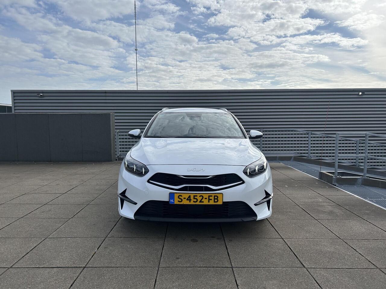 KIA CEE D Ceed Sportswagon 1.5 T-GDi DynamicPlusLine 6-Versn. Trekhaak / Achteruitrijcamera / Keyless / Stoel- stuurverwarming / Parkeersensoren / Navigatie / Apple CarPlay/Android Auto