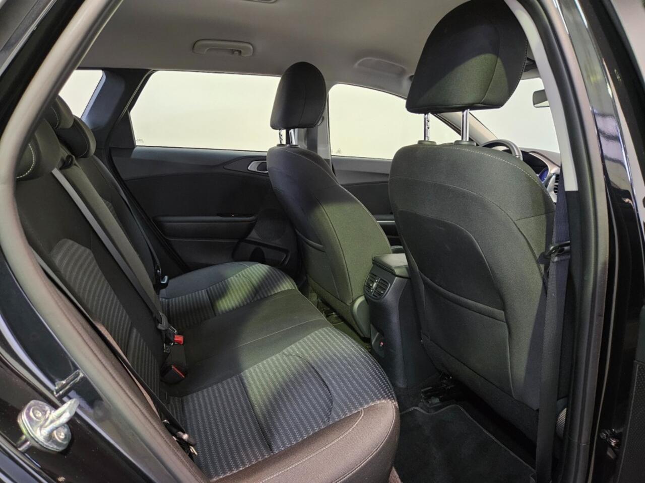 KIA CEE D 1.0 T-GDi DynamicLine / Camera / Navi / NL Auto