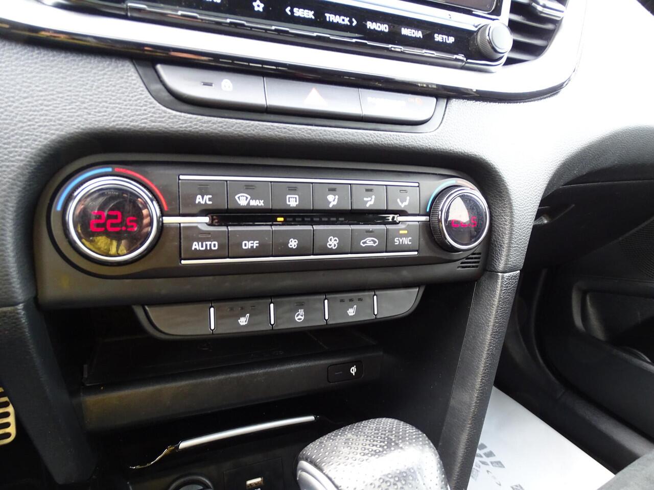 KIA CEE D Ceed Sportswagon 1.5 T-GDi GT-Line AUTOMAAT| PANORAMADAK| NAVIGATIE| CAMERA| DODE-HOEK DETECTIE| AIRCO/ECC| CRUISECONTROL| PARKEERSENSOREN