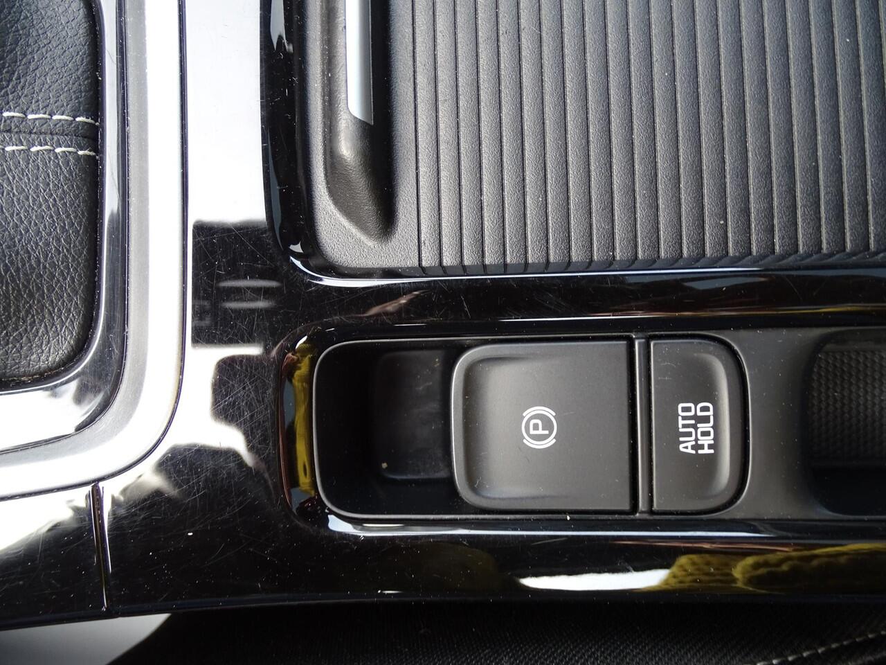 KIA CEE D Ceed Sportswagon 1.5 T-GDi GT-Line AUTOMAAT| PANORAMADAK| NAVIGATIE| CAMERA| DODE-HOEK DETECTIE| AIRCO/ECC| CRUISECONTROL| PARKEERSENSOREN