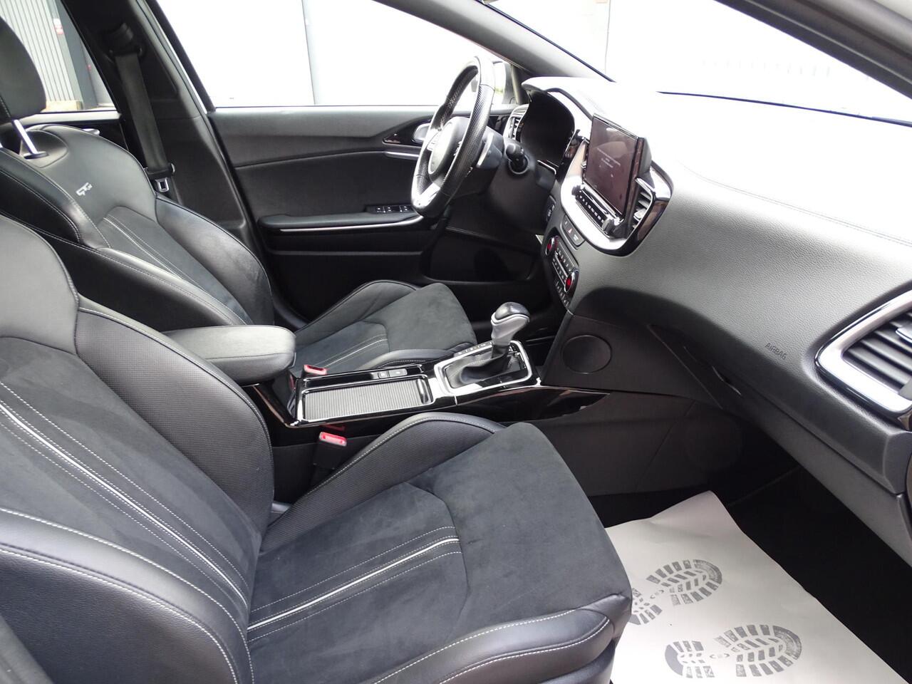 KIA CEE D Ceed Sportswagon 1.5 T-GDi GT-Line AUTOMAAT| PANORAMADAK| NAVIGATIE| CAMERA| DODE-HOEK DETECTIE| AIRCO/ECC| CRUISECONTROL| PARKEERSENSOREN