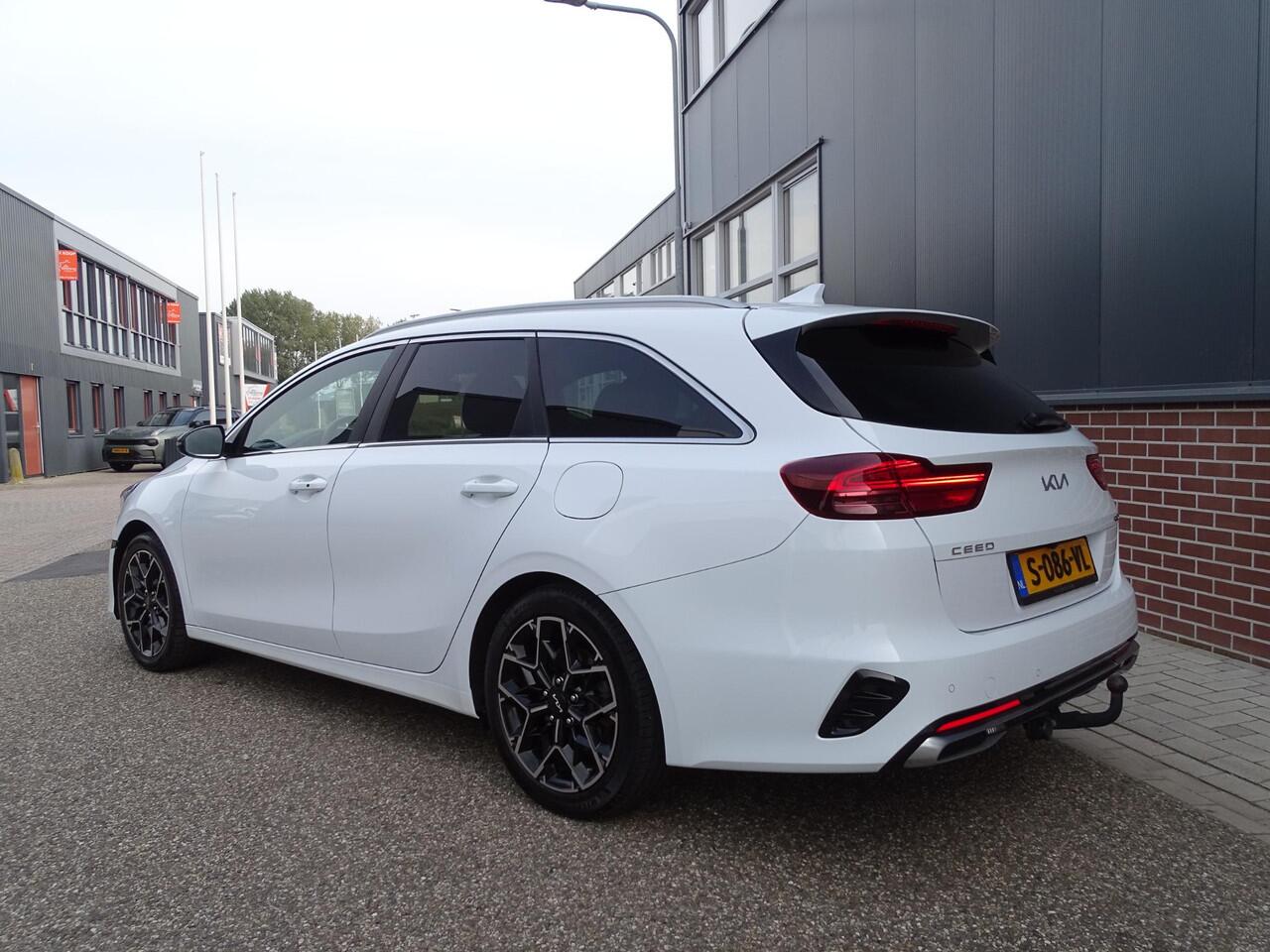 KIA CEE D Ceed Sportswagon 1.5 T-GDi GT-Line AUTOMAAT| PANORAMADAK| NAVIGATIE| CAMERA| DODE-HOEK DETECTIE| AIRCO/ECC| CRUISECONTROL| PARKEERSENSOREN