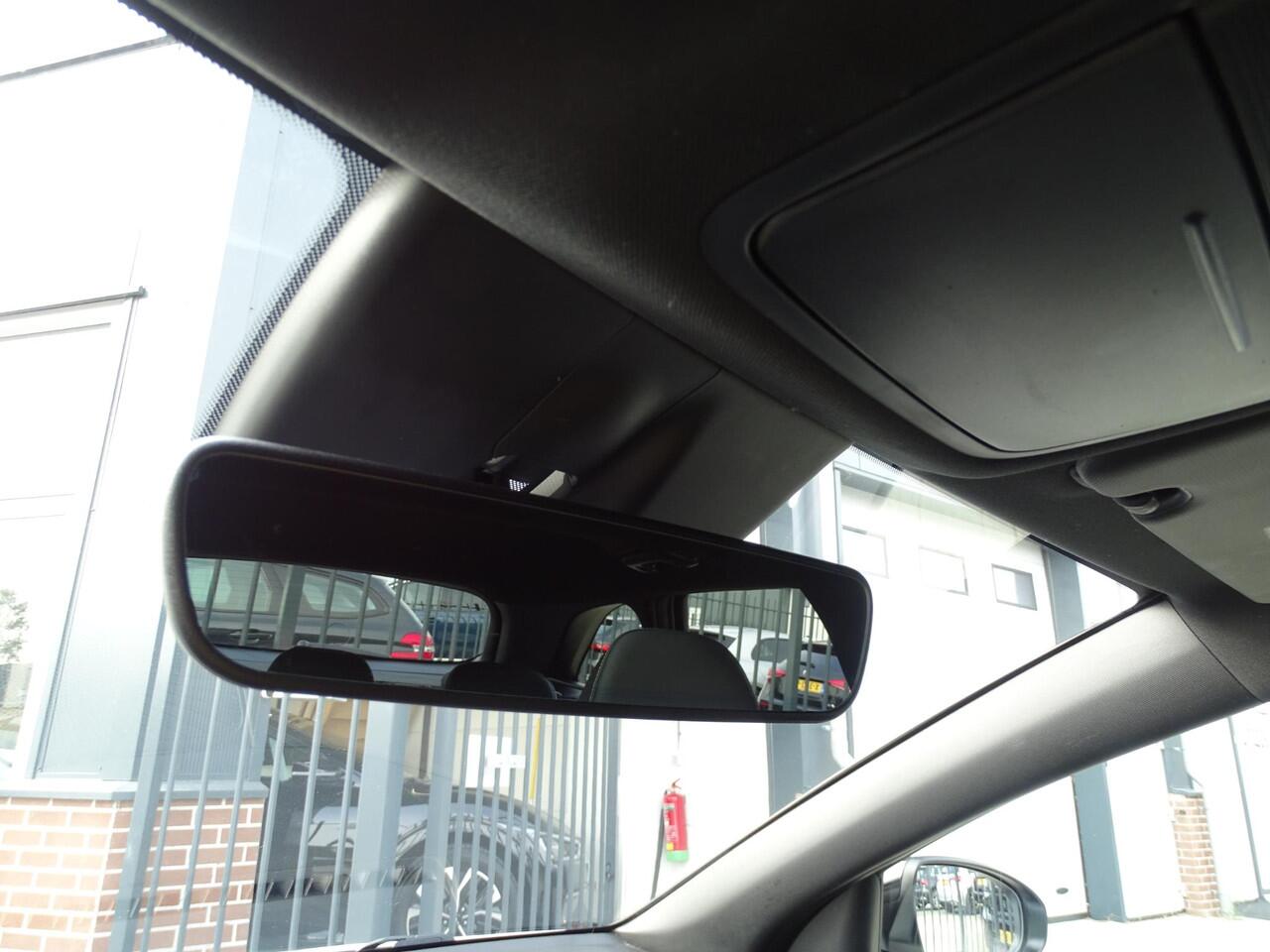 KIA CEE D Ceed Sportswagon 1.5 T-GDi GT-Line AUTOMAAT| PANORAMADAK| NAVIGATIE| CAMERA| DODE-HOEK DETECTIE| AIRCO/ECC| CRUISECONTROL| PARKEERSENSOREN