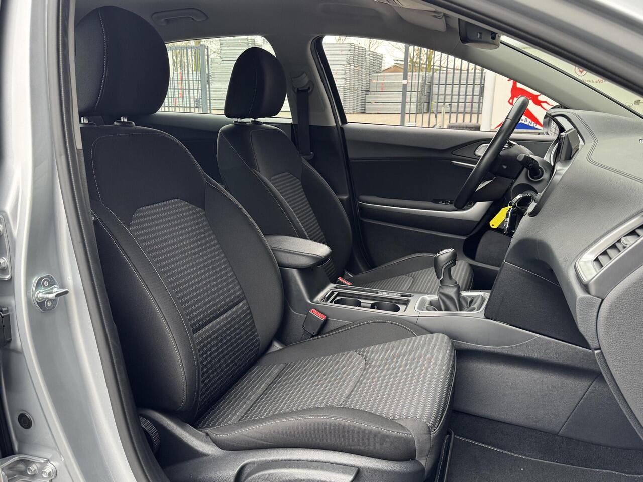 KIA CEE D CEED 1.0 T-GDI DYNAMICLINE I P-CAMERA I ADAPT. CRUISE CONTROL I APPLE CARPLAY I NAVIGATIE