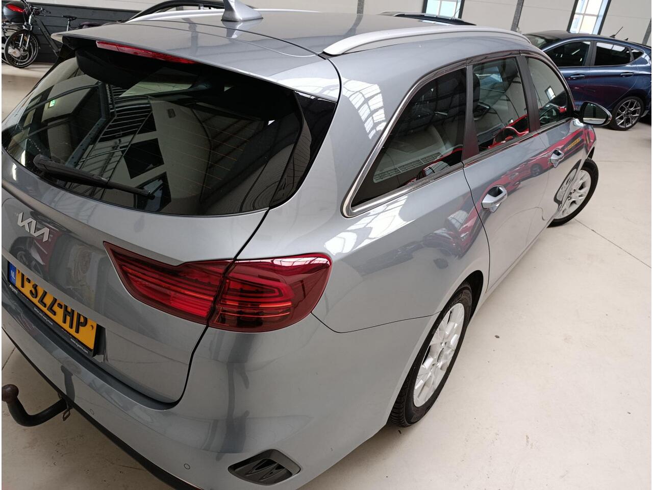 KIA CEE D Ceed Sportswagon 1.5 T-GDi DynamicLine Airconditioning (automatisch) | Cruise control | Navigatiesysteem | Parkeersensoren | Trekhaak