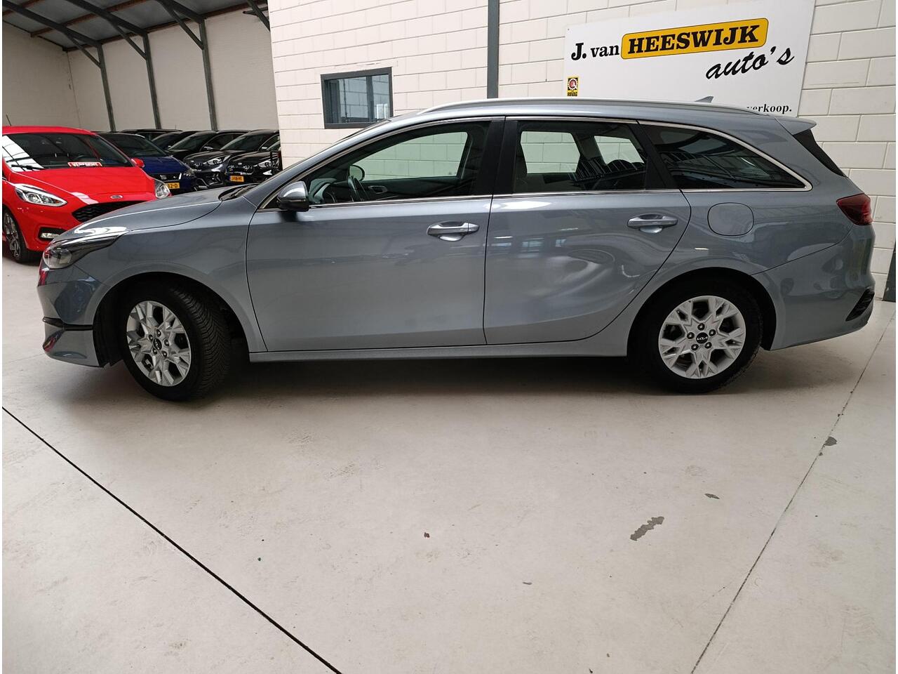 KIA CEE D Ceed Sportswagon 1.5 T-GDi DynamicLine Airconditioning (automatisch) | Cruise control | Navigatiesysteem | Parkeersensoren | Trekhaak