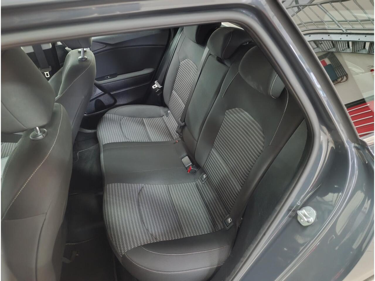 KIA CEE D Ceed Sportswagon 1.0 T-GDi MHEV DynamicLine Airco (automatisch) | Lmv | Pdc | Navi | Cv op afstand