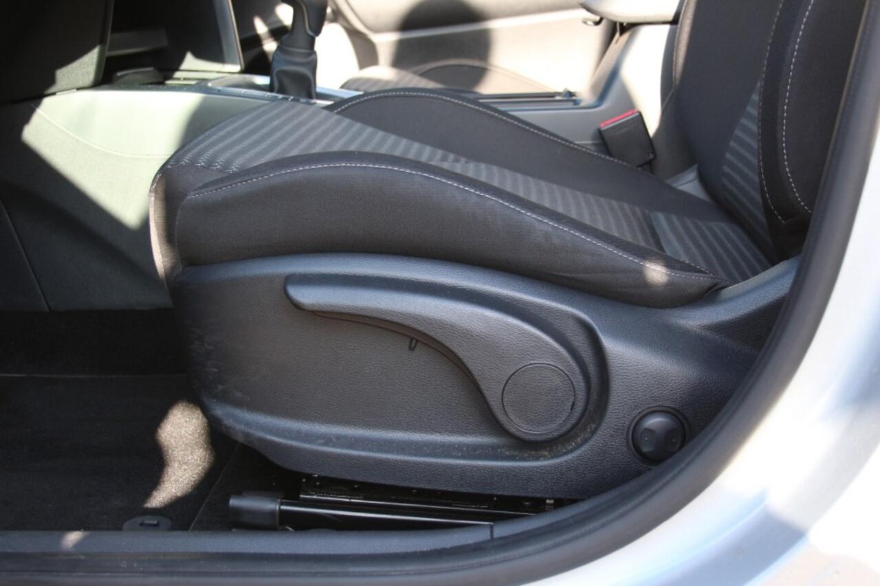 KIA CEE D 1.0 T-GDi DynamicLine, Lichtm, PDC, Camera, Navi, Cruise