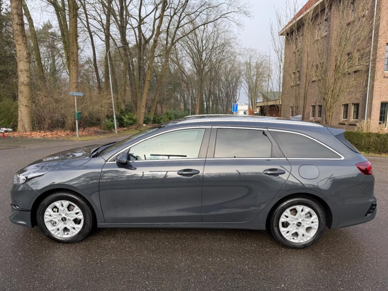 KIA CEE D 1.5 T-GDI MHEV DYN+L - Autm - Incl BTW - 2023 !!!