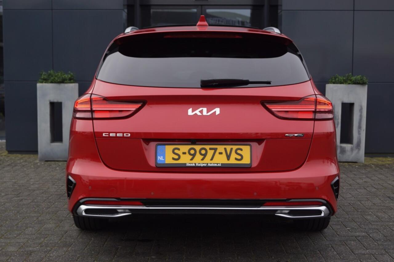 KIA CEE D Sportwagon 1.5 T-GDi GT-Line / Panodak / Navi / Camera/ Trekhaak afnb.