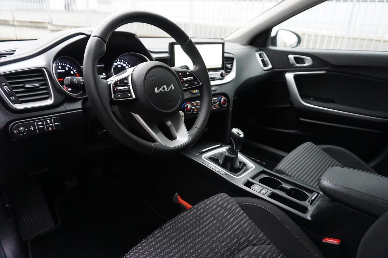 KIA CEE D Ceed 1.0 T-GDi 120PK DynamicLine/NL-Auto/All-Seasonband /1e Eigenaar.