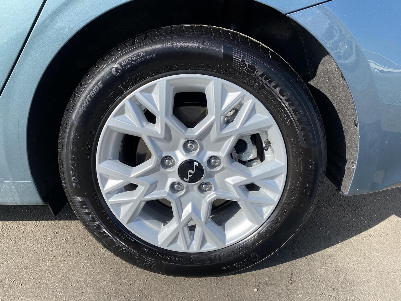 KIA CEE D Ceed Sportswagon 1.0 T-GDi DynamicPlusLine Navigatie, Dodehoek detectie, Stoel- & stuurwielverwarming, Elektr. bedienbare achterklep, Achteruitrijcamera, Parkeersensoren voor + achter, Smart key, BTW-auto